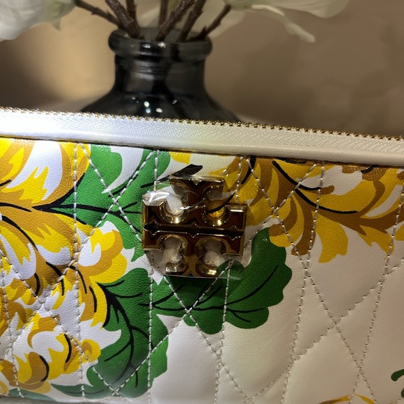 Tory Burch NWT Kira Chevron Quilted Floral Leather Continental Wallet - Picture 2 of 7